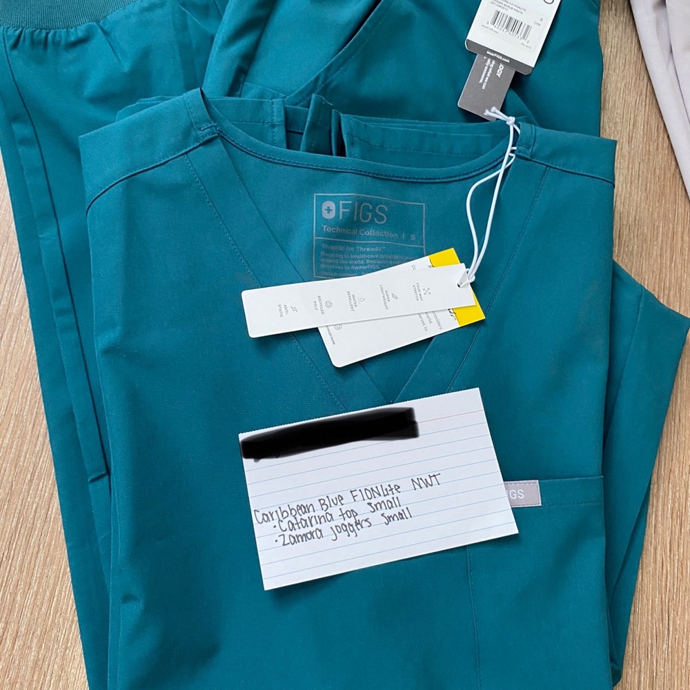Figs scrubs